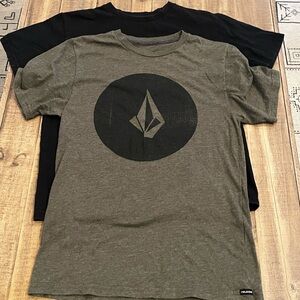 2 Volcom boys Tshirts size Large